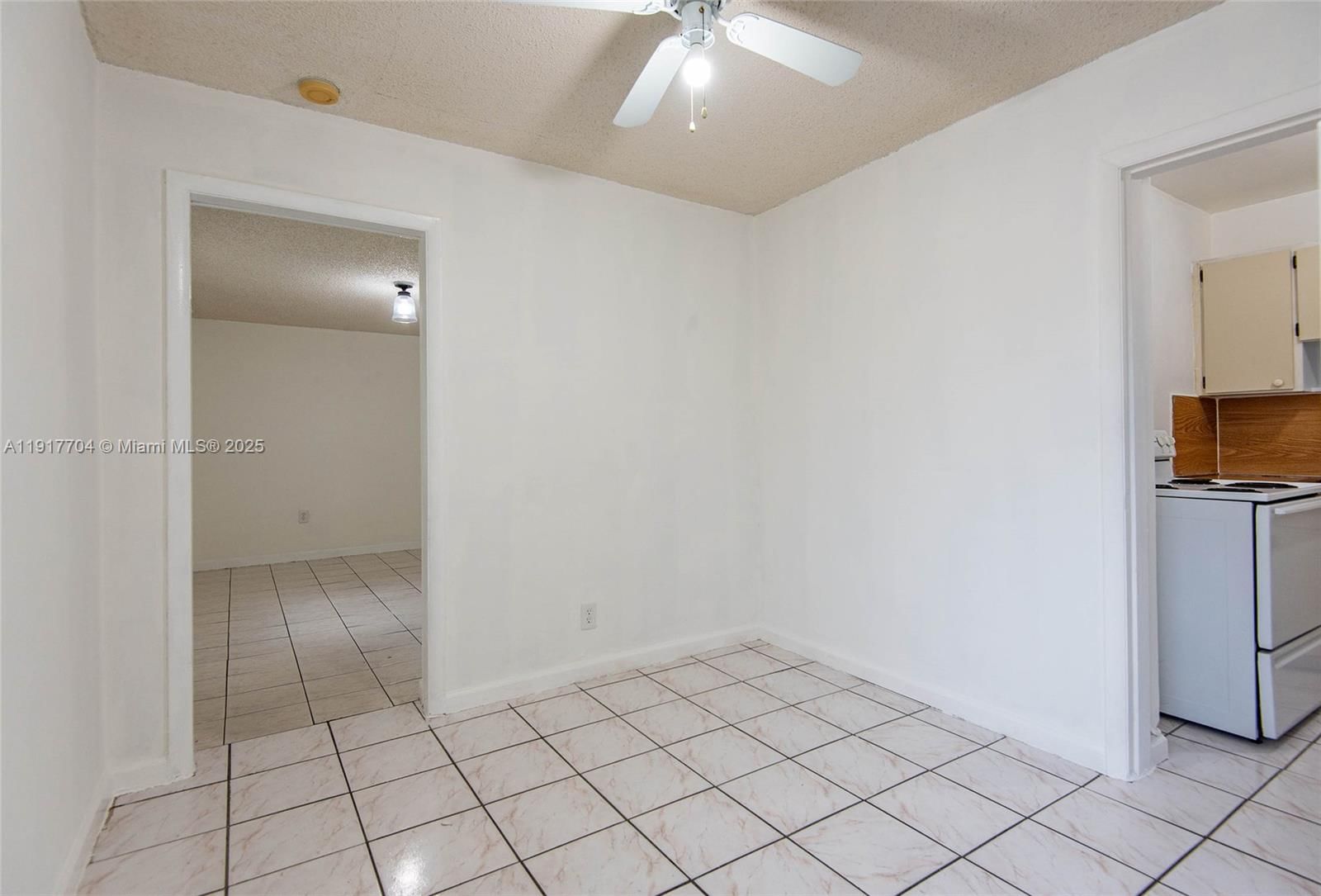 Real estate property located at 990 2nd St, Miami-dade, Starlite Gardens, Hialeah, FL