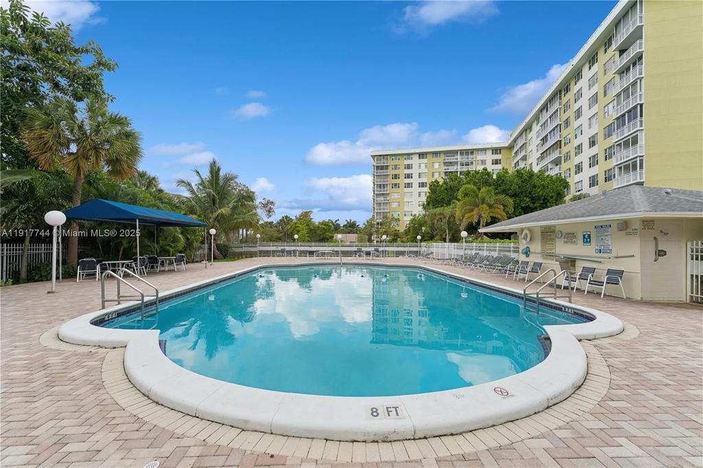 Real estate property located at 4400 Hillcrest Dr #303B, Broward, Hillcrest No 21 Condo, Hollywood, FL