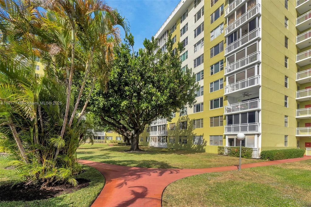 Real estate property located at 4400 Hillcrest Dr #303B, Broward, Hillcrest No 21 Condo, Hollywood, FL