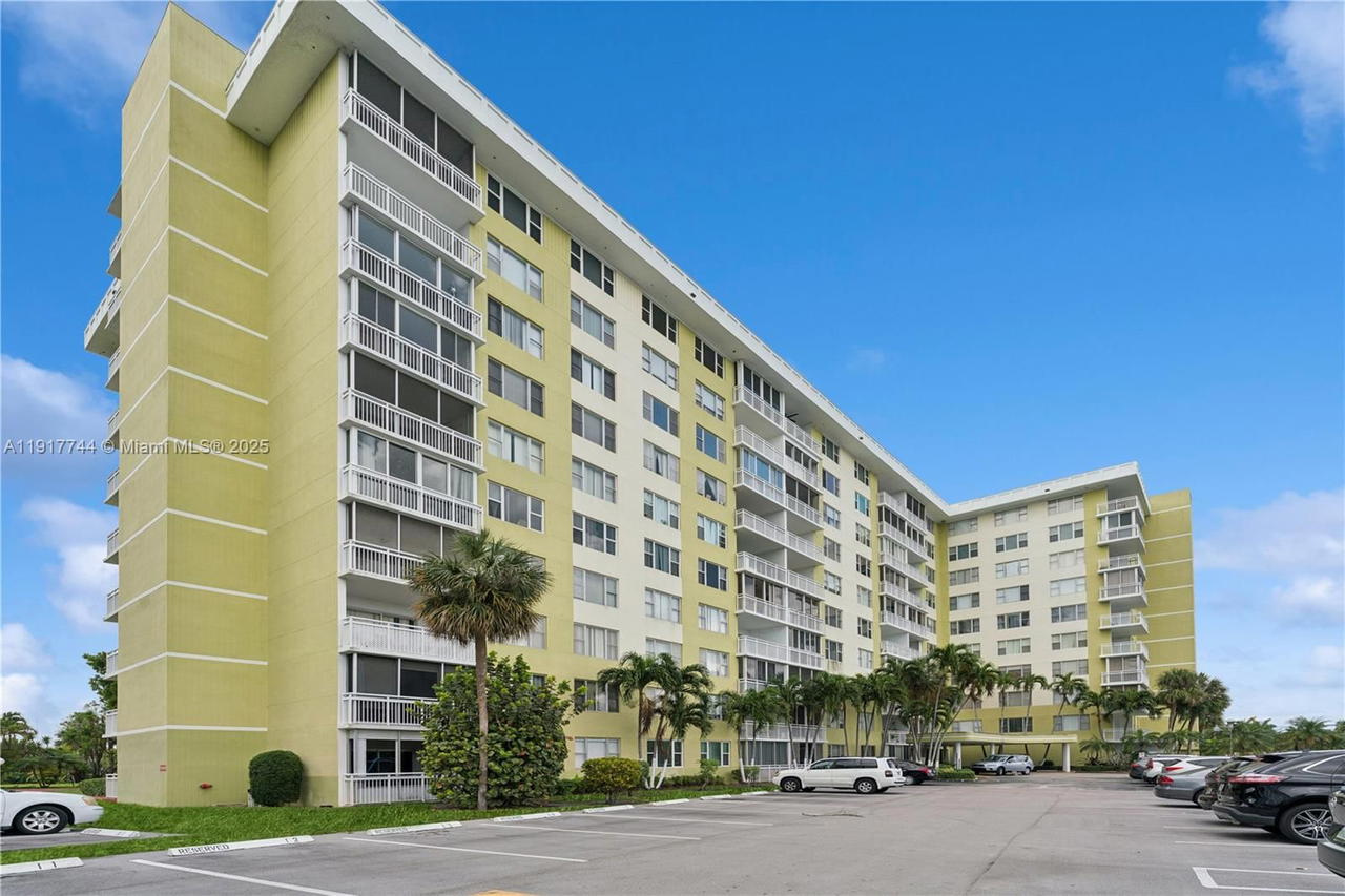 Real estate property located at 4400 Hillcrest Dr #303B, Broward, Hillcrest No 21 Condo, Hollywood, FL