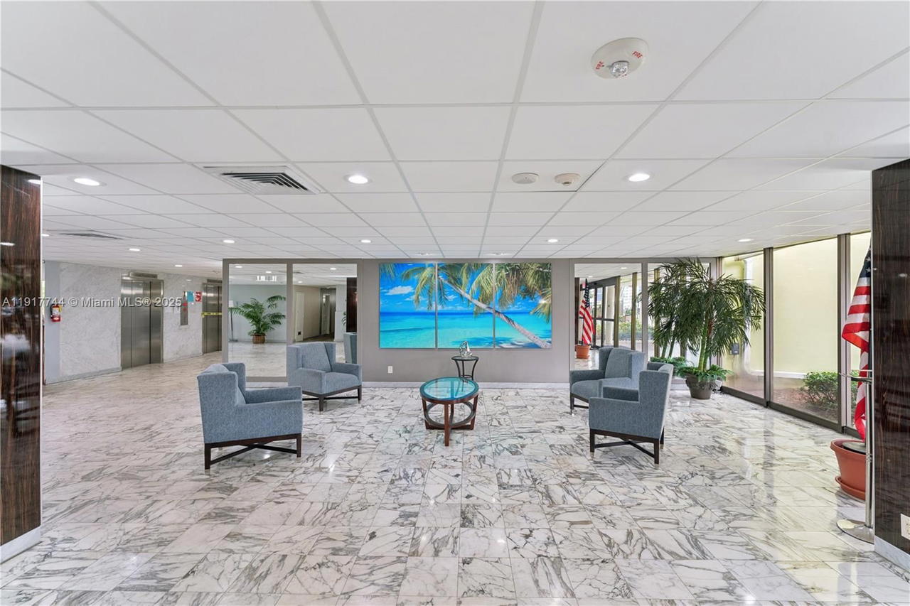 Real estate property located at 4400 Hillcrest Dr #303B, Broward, Hillcrest No 21 Condo, Hollywood, FL