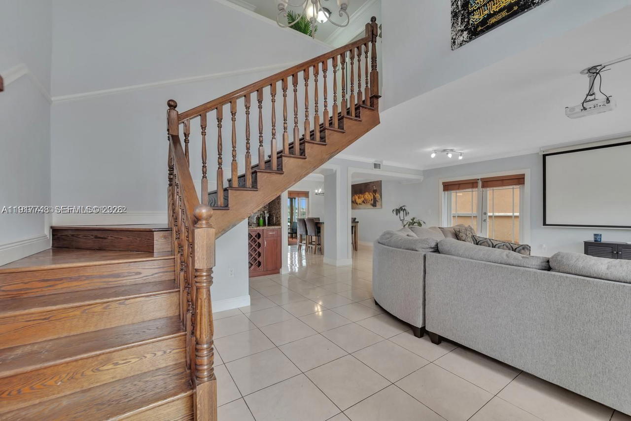 Real estate property located at 815 126th Ct, Miami-dade, Lake Pointe, Miami, FL
