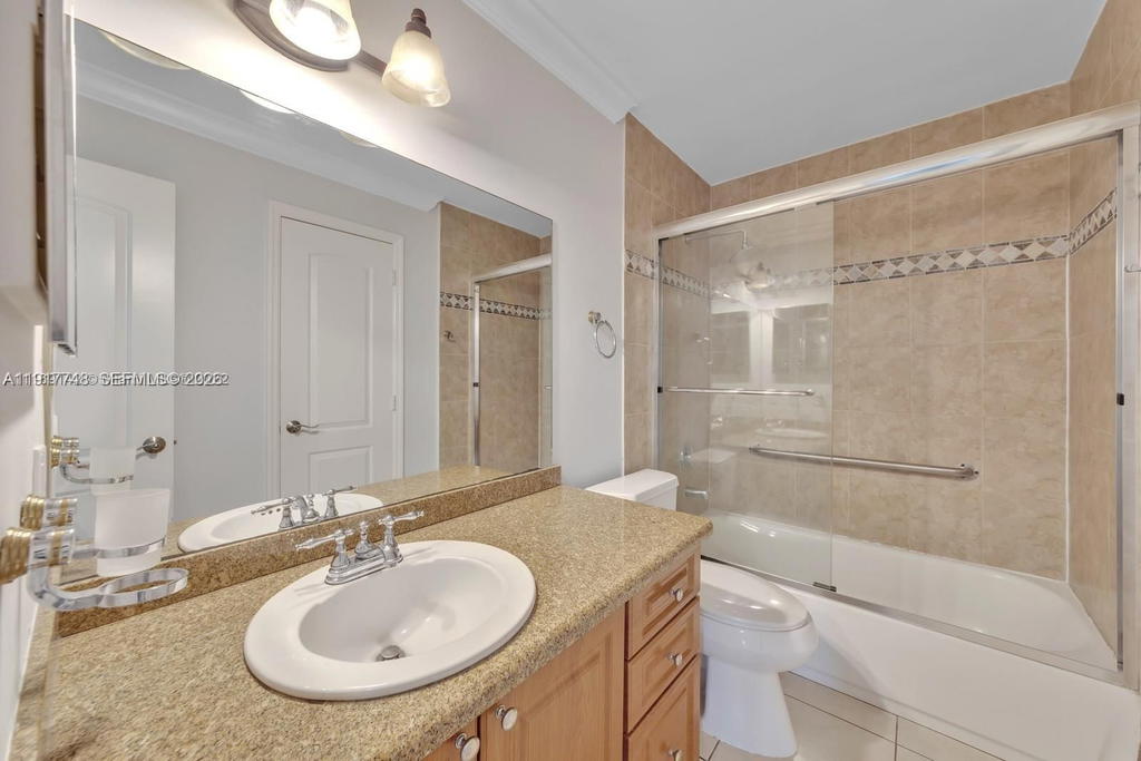 Real estate property located at 815 126th Ct, Miami-dade, Lake Pointe, Miami, FL