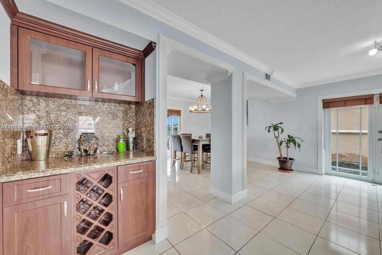 Real estate property located at 815 126th Ct, Miami-dade, Lake Pointe, Miami, FL