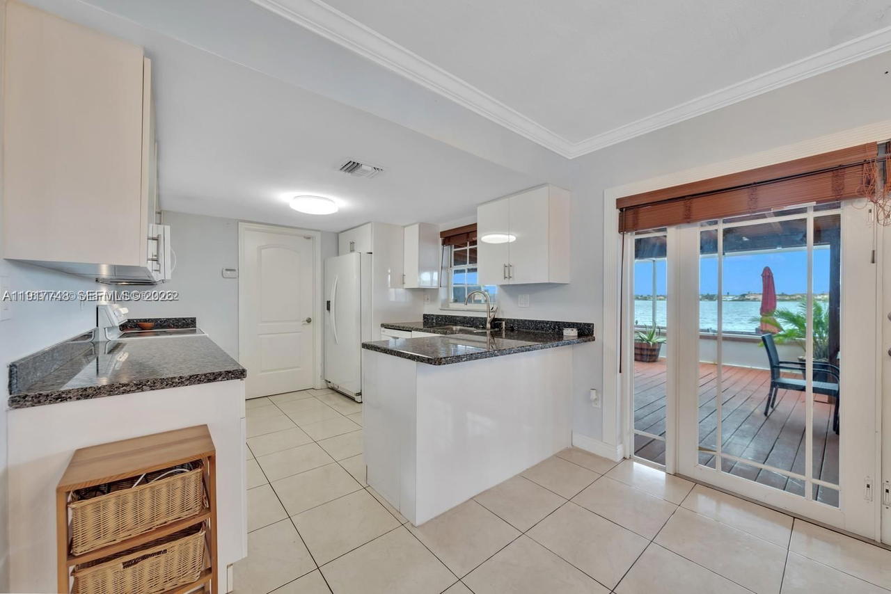 Real estate property located at 815 126th Ct, Miami-dade, Lake Pointe, Miami, FL