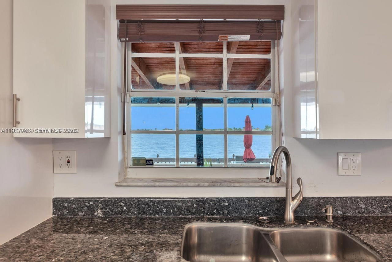 Real estate property located at 815 126th Ct, Miami-dade, Lake Pointe, Miami, FL