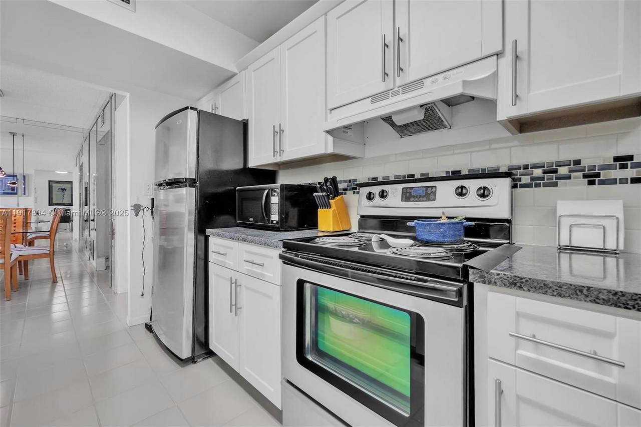 Real estate property located at 3800 Hillcrest Dr #709, Broward, Hillcrest East No 25 Cond, Hollywood, FL