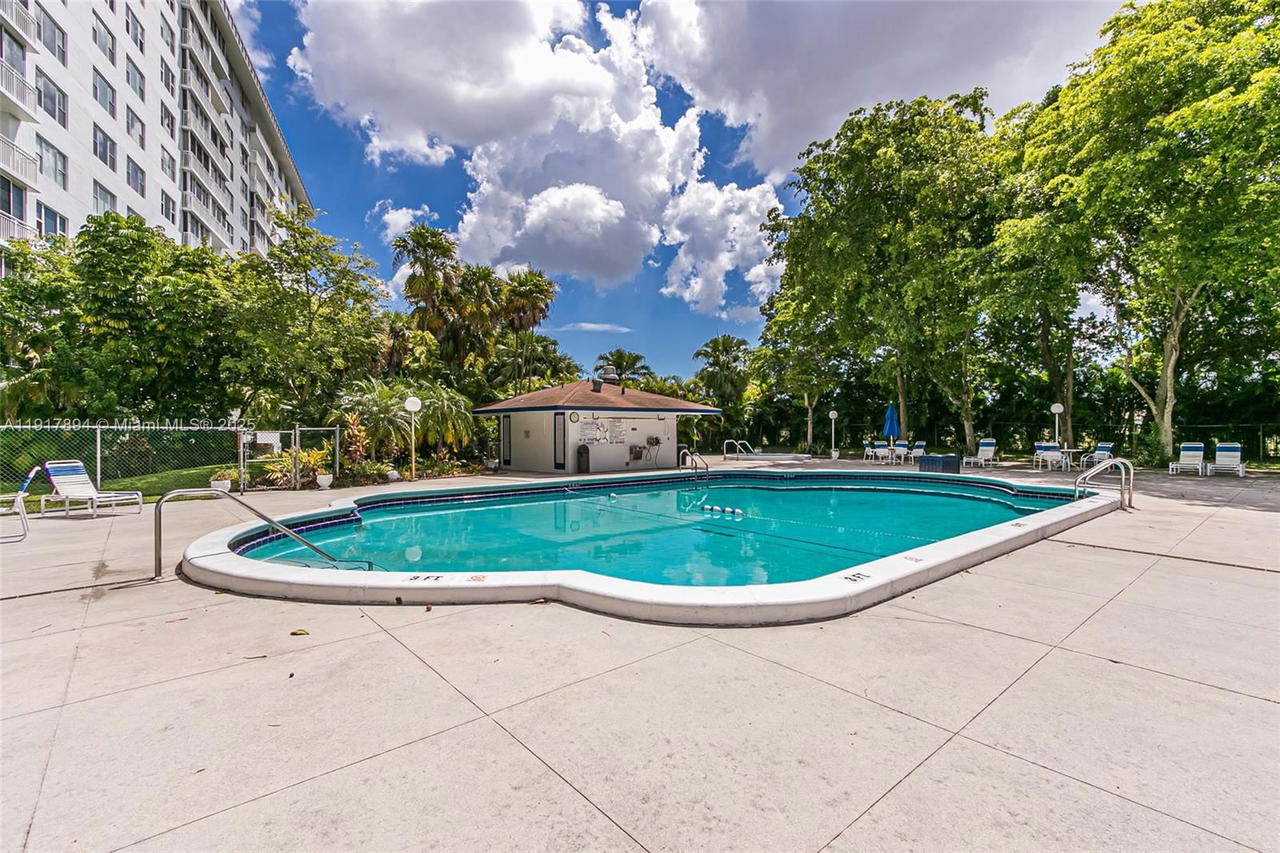 Real estate property located at 3800 Hillcrest Dr #709, Broward, Hillcrest East No 25 Cond, Hollywood, FL