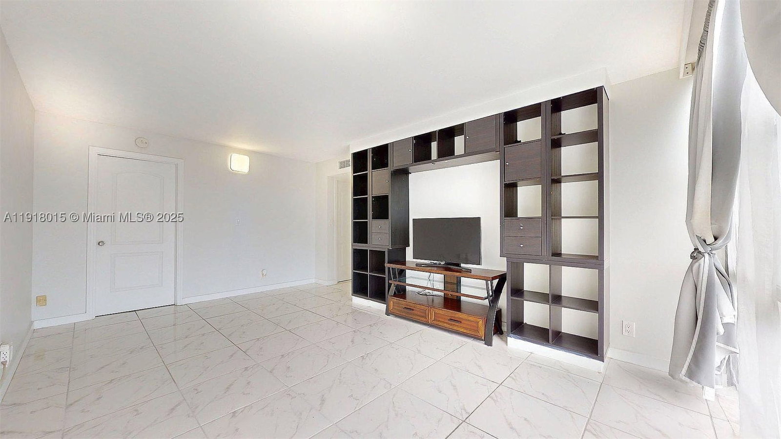 Real estate property located at 1000 Parkview Dr #431, Broward, Oceanview Park Condo, Hallandale Beach, FL