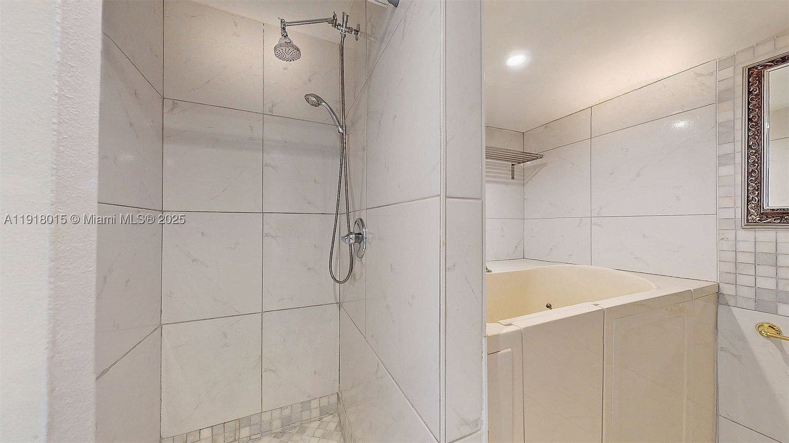 Real estate property located at 1000 Parkview Dr #431, Broward, Oceanview Park Condo, Hallandale Beach, FL