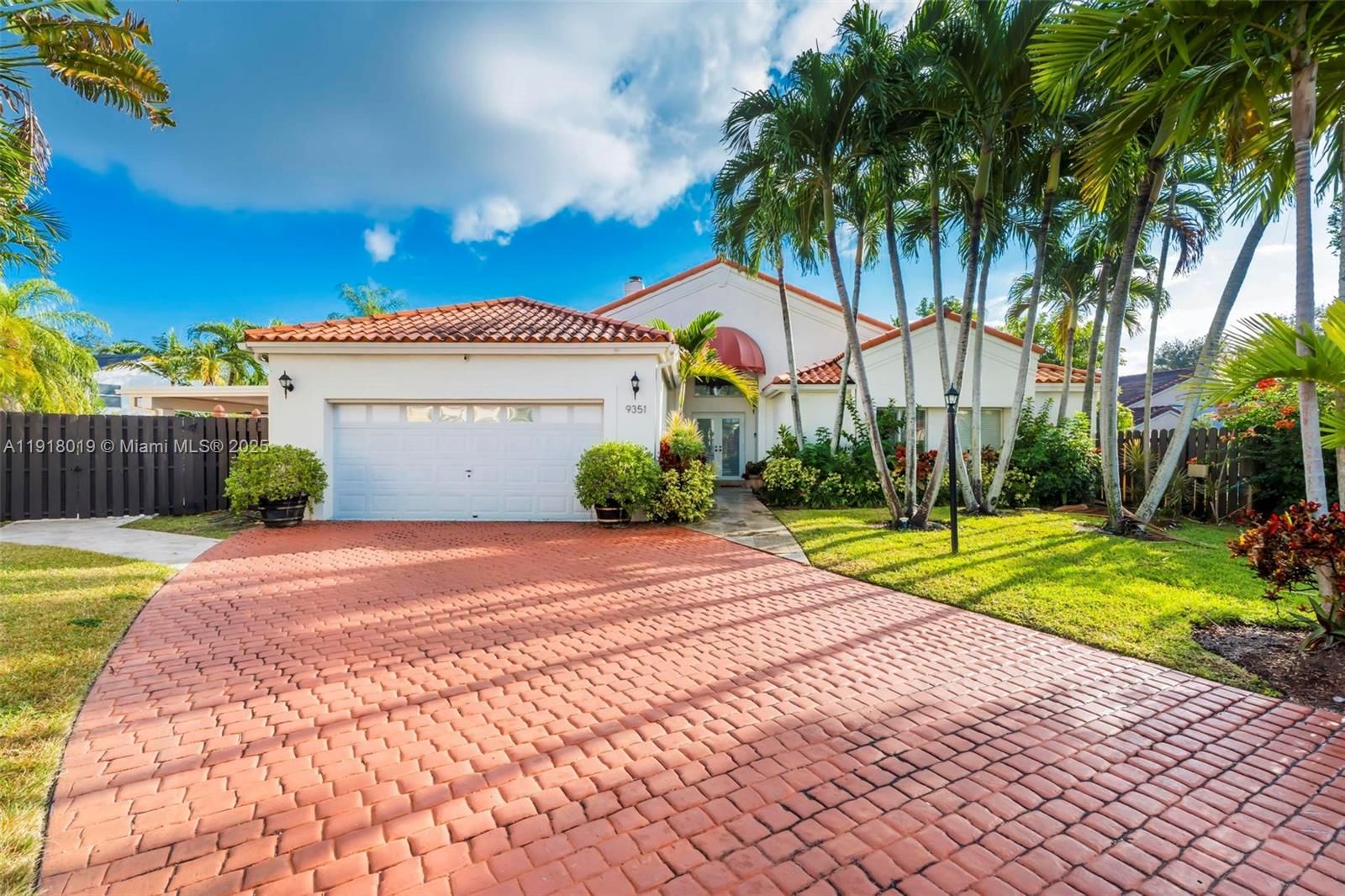 Real estate property located at 9351 118th Pl, Miami-dade, Poinciana At Kendall, Miami, FL