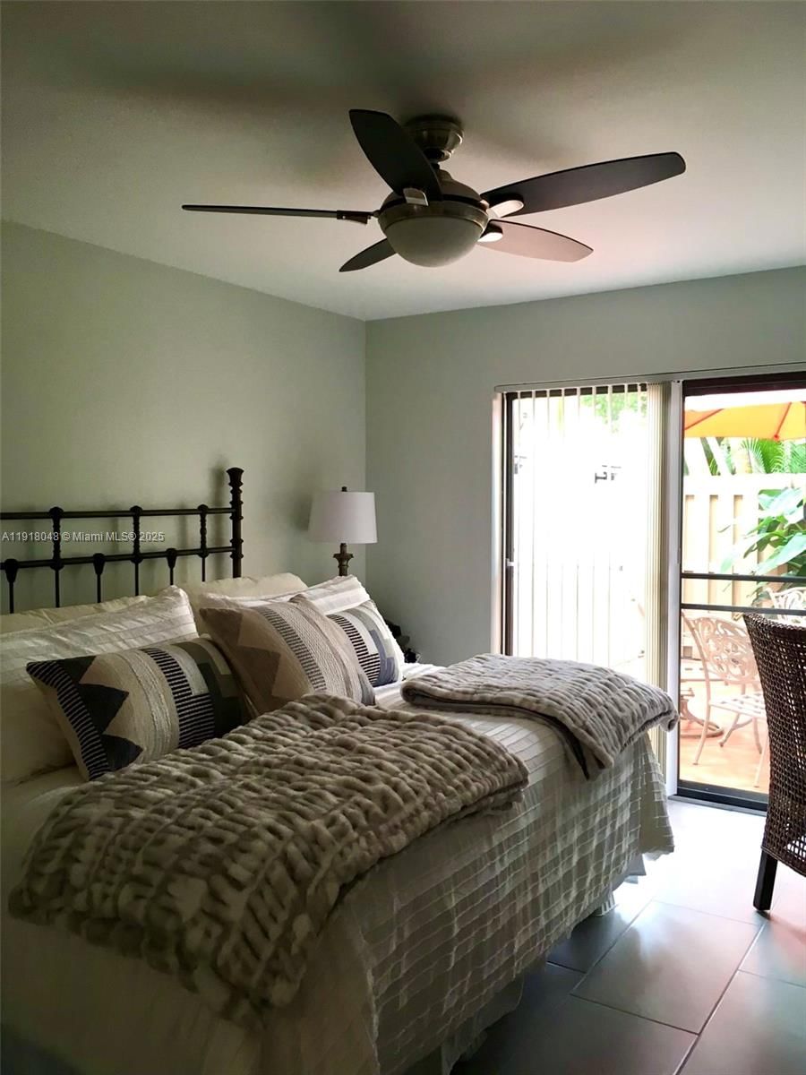 Real estate property located at 614 Executive Center Dr #104, Palm Beach, Lake Place Condo, West Palm Beach, FL