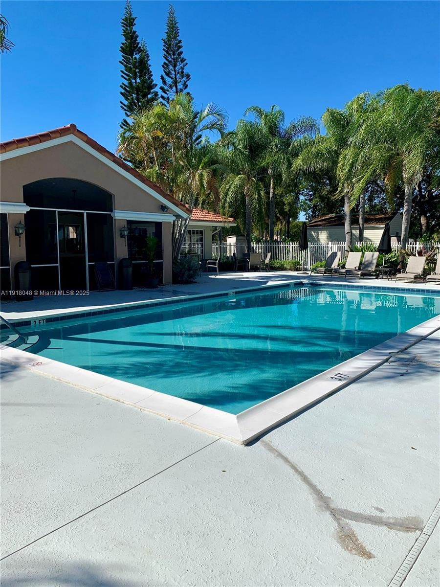 Real estate property located at 614 Executive Center Dr #104, Palm Beach, Lake Place Condo, West Palm Beach, FL