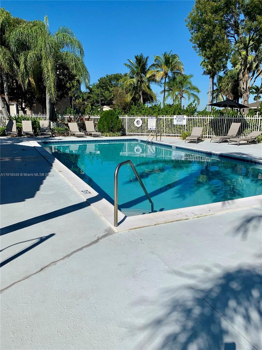 Real estate property located at 614 Executive Center Dr #104, Palm Beach, Lake Place Condo, West Palm Beach, FL