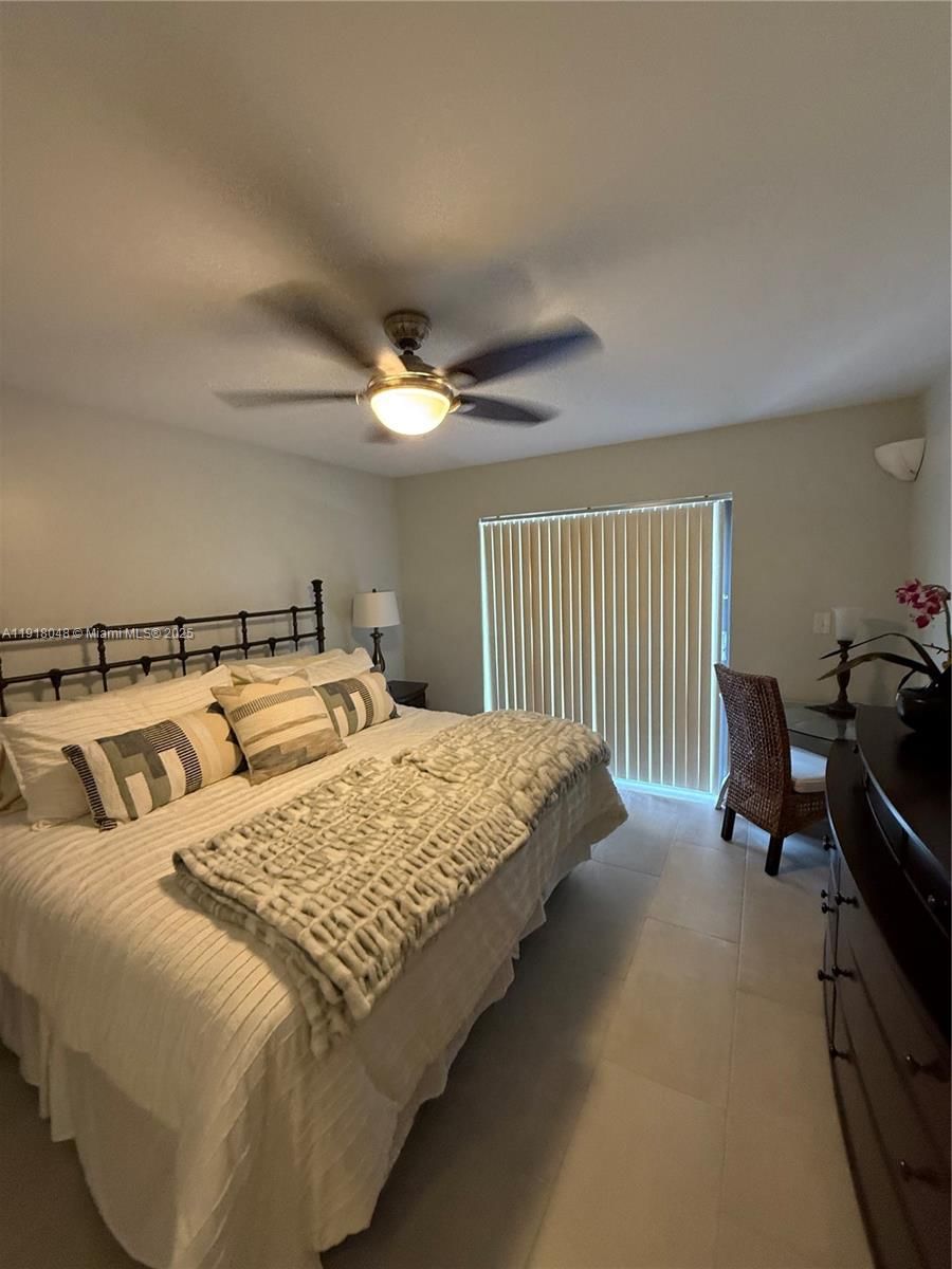 Real estate property located at 614 Executive Center Dr #104, Palm Beach, Lake Place Condo, West Palm Beach, FL