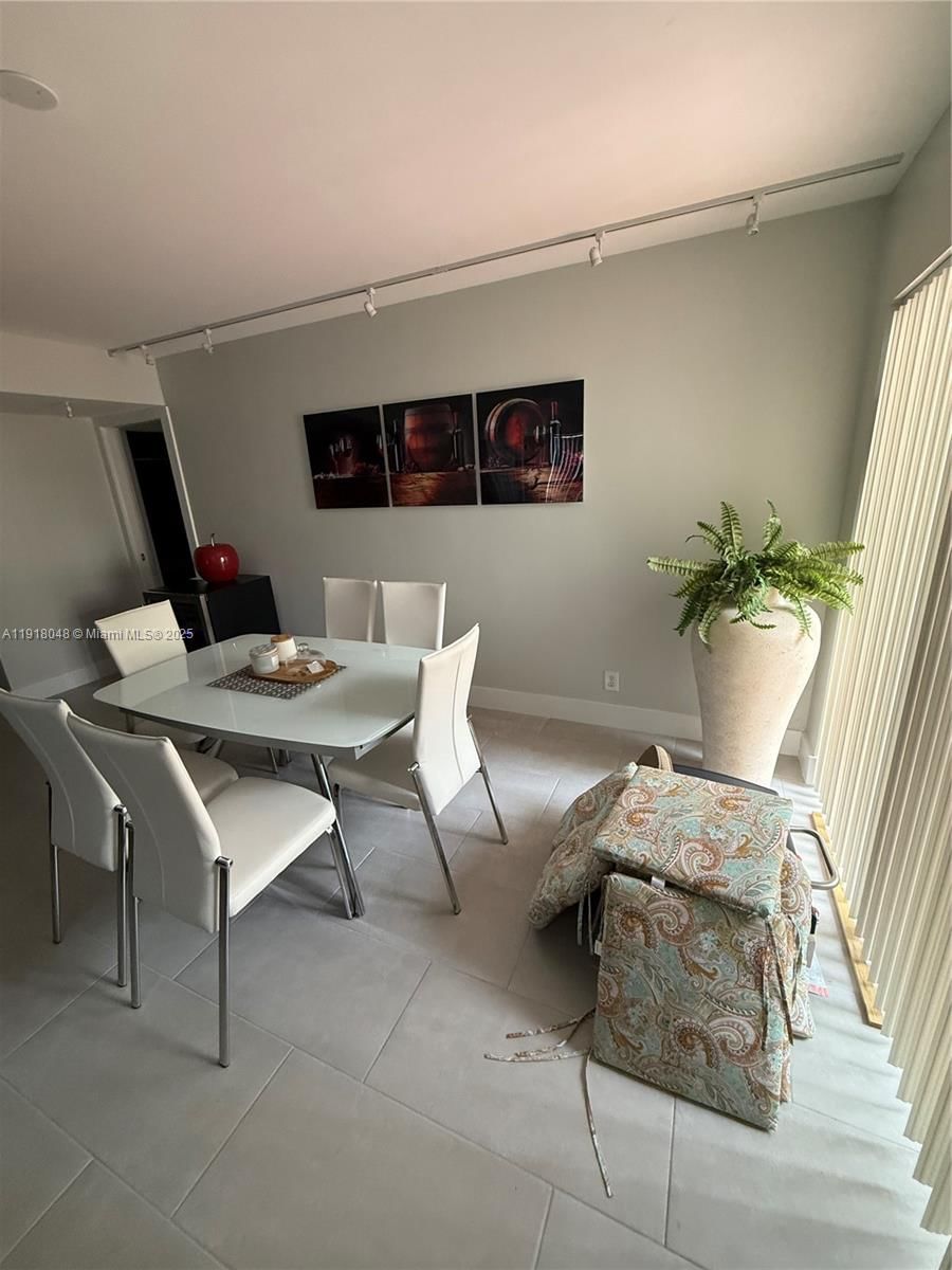 Real estate property located at 614 Executive Center Dr #104, Palm Beach, Lake Place Condo, West Palm Beach, FL