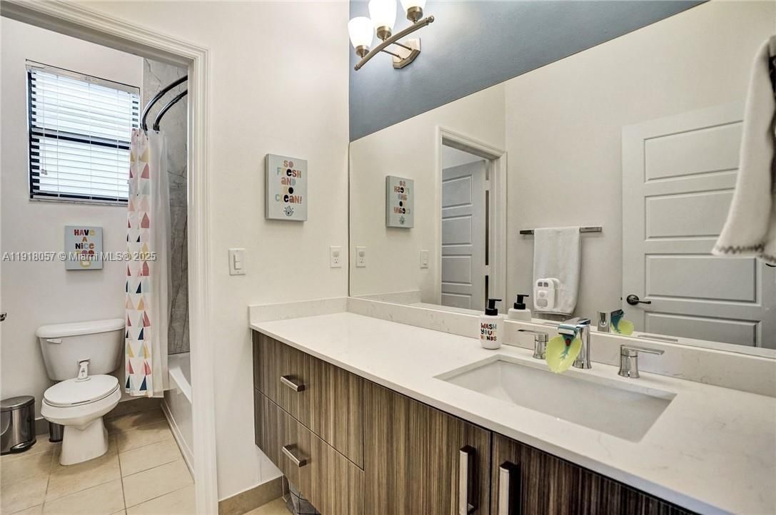 Real estate property located at 678 191st Ter, Miami-dade, Champion Lakes, Miami, FL