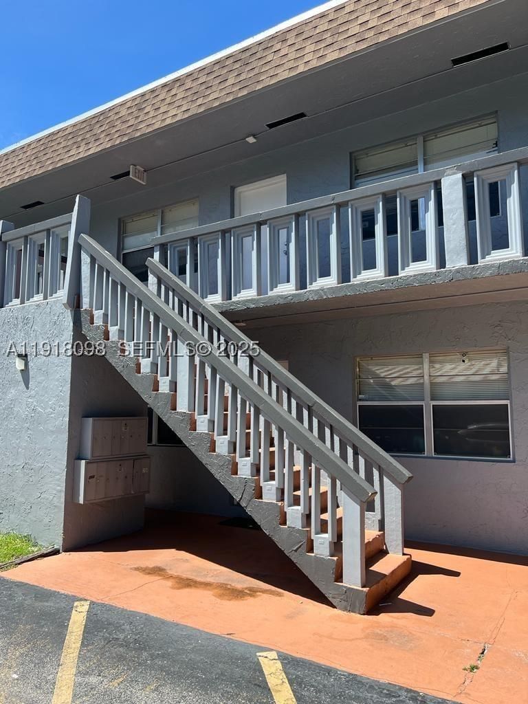 Real estate property located at 3265 Griffin Rd #101, Broward, Palms At Dania Beach Cond, Dania Beach, FL