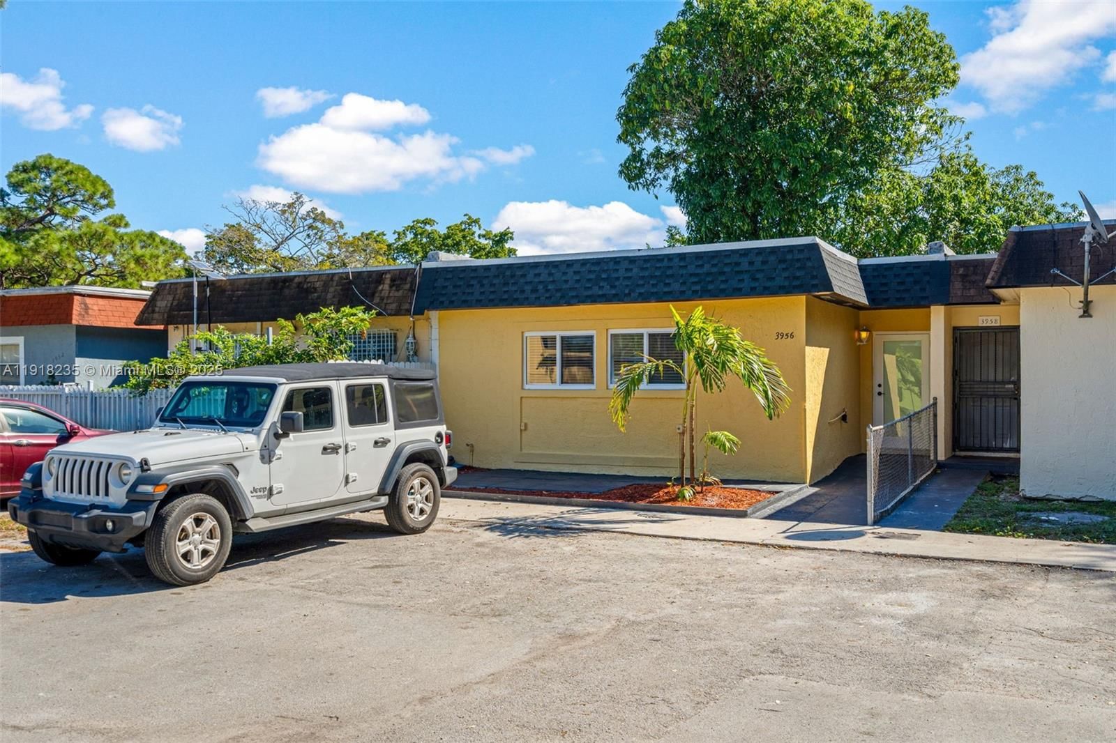 Real estate property located at 3956 207th St Rd, Miami-dade, Vista Townhouse Sec C, Miami Gardens, FL