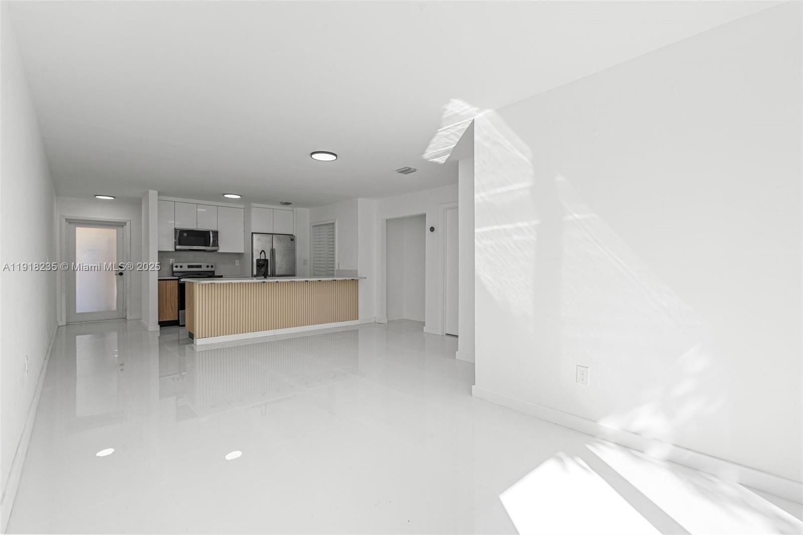 Real estate property located at 3956 207th St Rd, Miami-dade, Vista Townhouse Sec C, Miami Gardens, FL