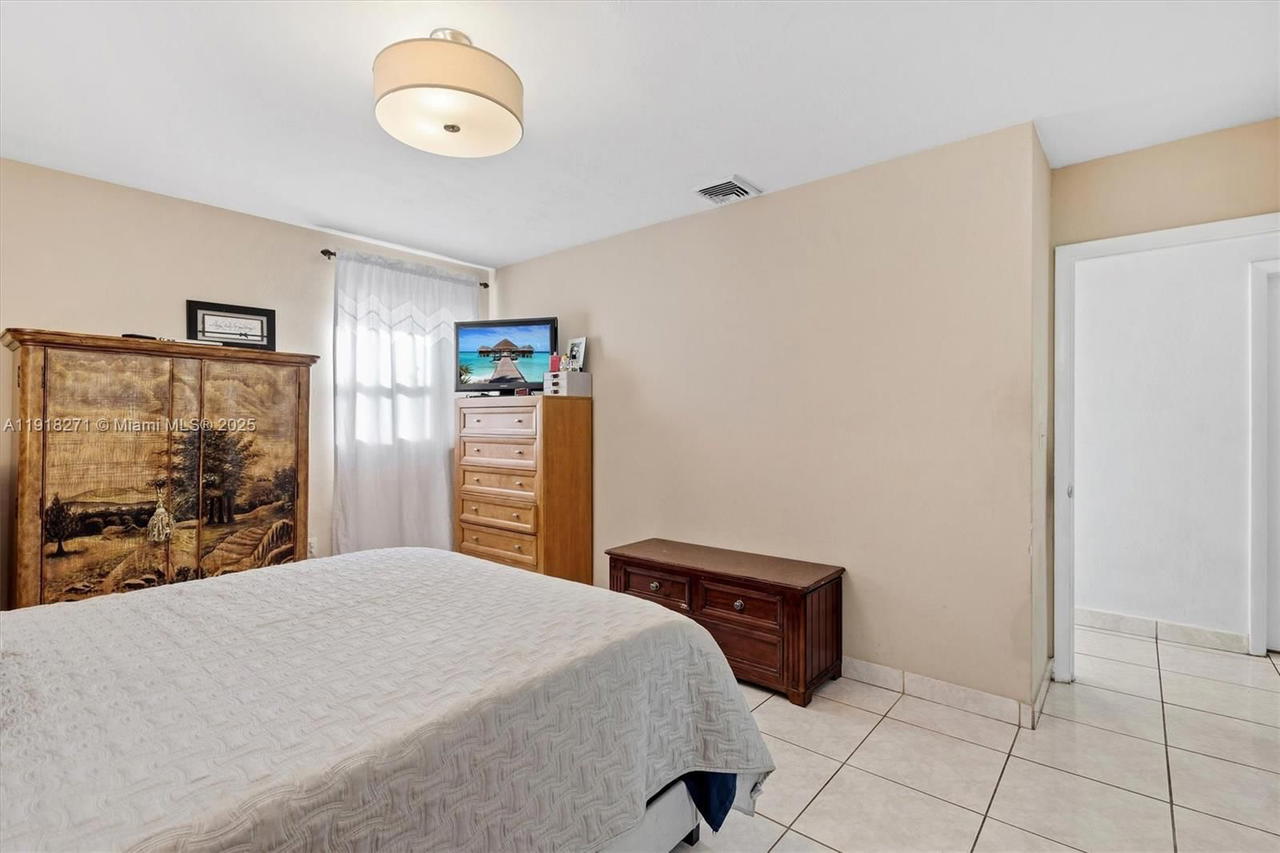 Real estate property located at 9411 30th Ter, Miami-dade, Coral Gardens, Miami, FL