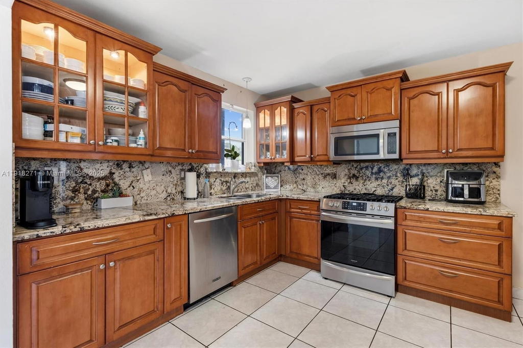 Real estate property located at 9411 30th Ter, Miami-dade, Coral Gardens, Miami, FL