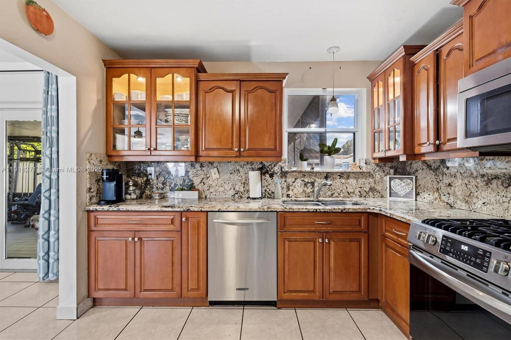 Real estate property located at 9411 30th Ter, Miami-dade, Coral Gardens, Miami, FL