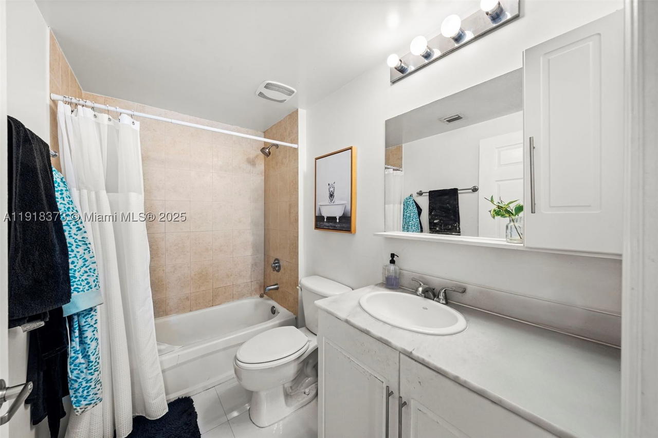 Real estate property located at 275 18th St #708, Miami-dade, 1800 Biscayne Plaza Condo, Miami, FL
