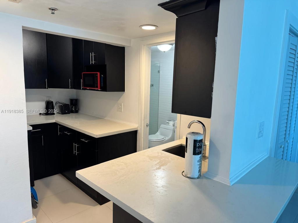 Real estate property located at 5445 Collins Ave #915, Miami-dade, Castle Beach Club Condo, Miami Beach, FL
