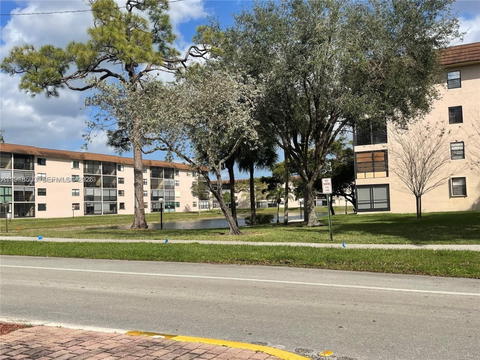 Real estate property located at 4940 Sabal Palm Blvd #302, Broward, Lakes Of Carriage Hills, Tamarac, FL