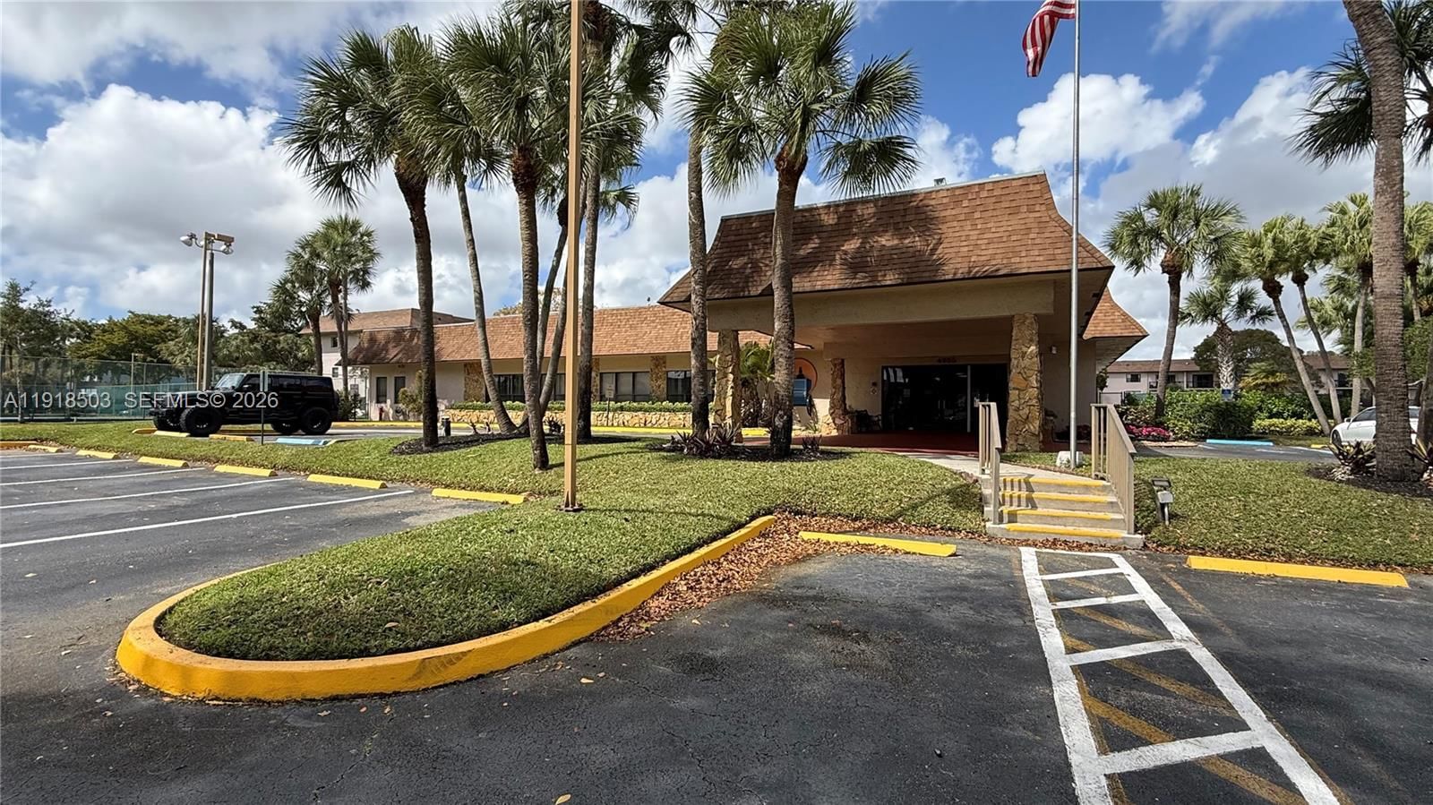 Real estate property located at 4940 Sabal Palm Blvd #302, Broward, Lakes Of Carriage Hills, Tamarac, FL