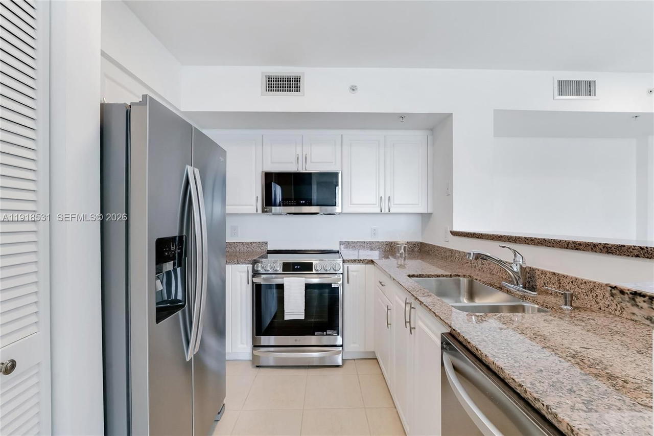 Real estate property located at 90 Alton Rd #1209, Miami-dade, Yacht Club At Portofino, Miami Beach, FL