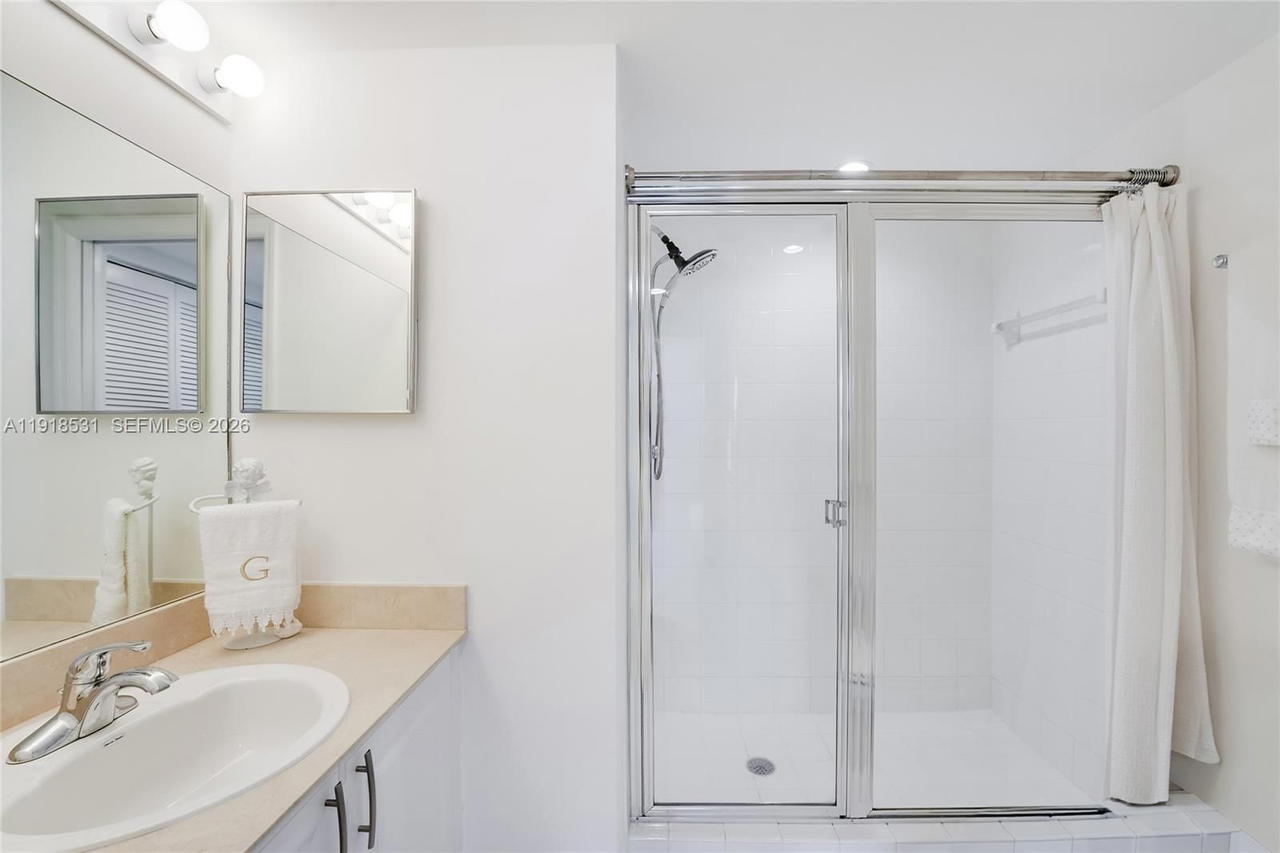 Real estate property located at 90 Alton Rd #1209, Miami-dade, Yacht Club At Portofino, Miami Beach, FL