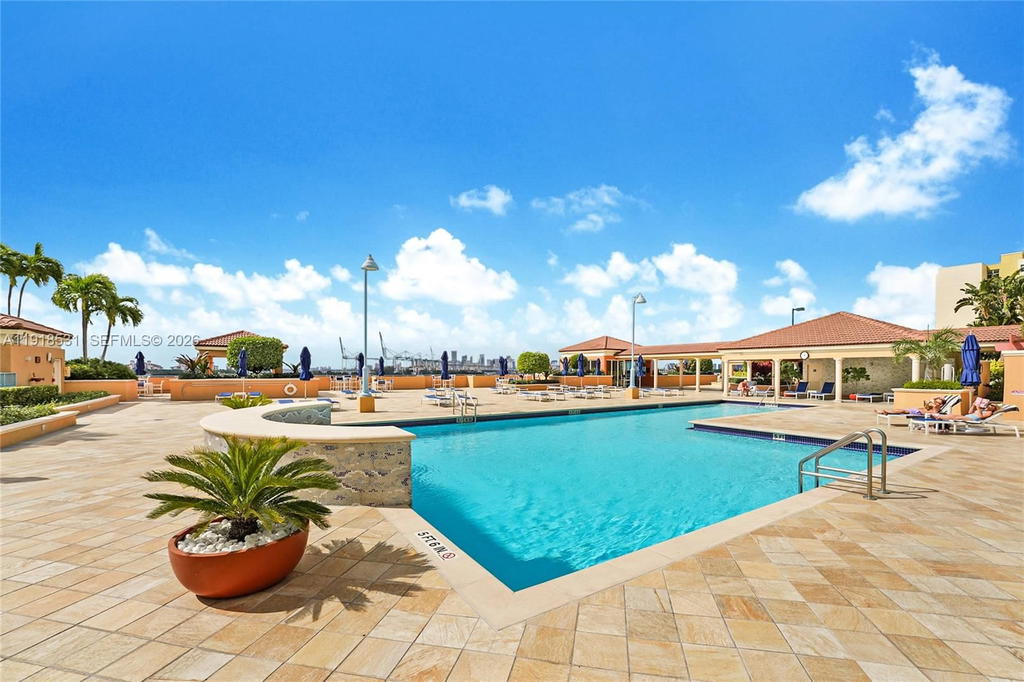 Real estate property located at 90 Alton Rd #1209, Miami-dade, Yacht Club At Portofino, Miami Beach, FL