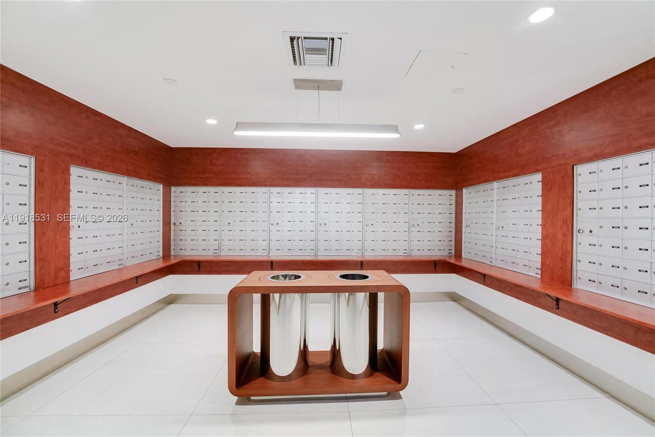 Real estate property located at 90 Alton Rd #1209, Miami-dade, Yacht Club At Portofino, Miami Beach, FL