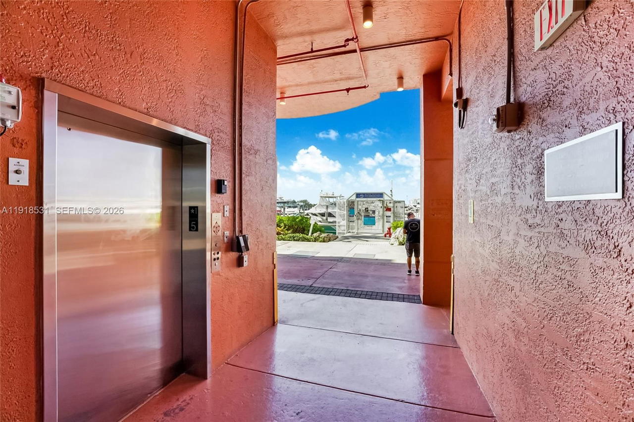 Real estate property located at 90 Alton Rd #1209, Miami-dade, Yacht Club At Portofino, Miami Beach, FL