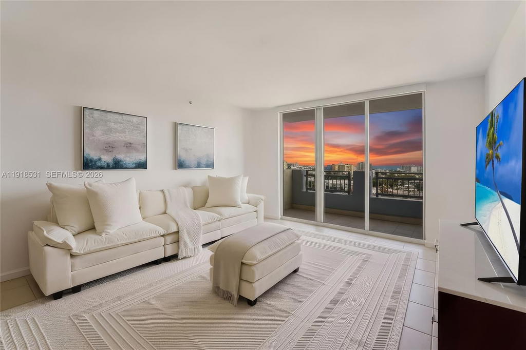 Real estate property located at 90 Alton Rd #1209, Miami-dade, Yacht Club At Portofino, Miami Beach, FL