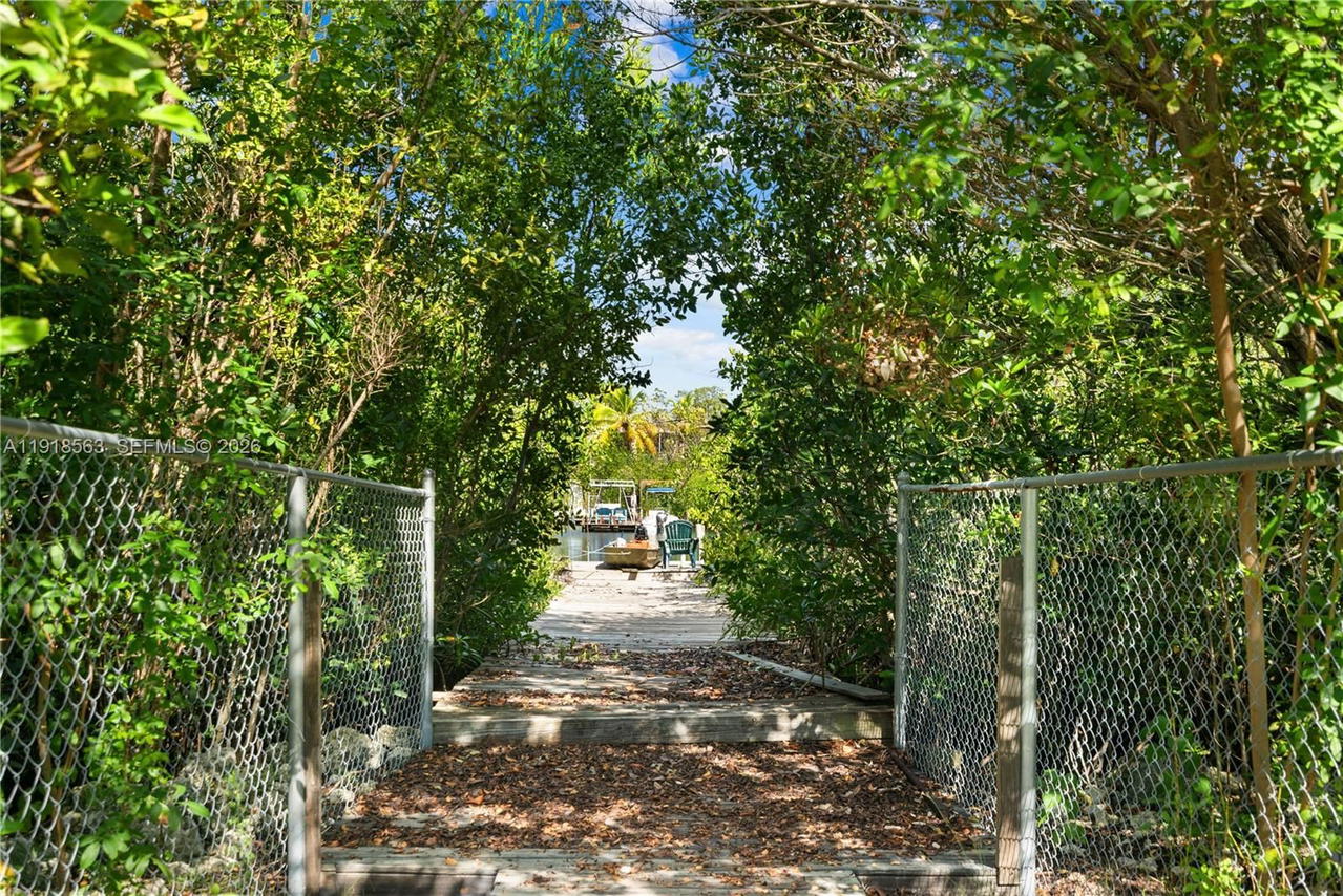 Real estate property located at 561 Gordon Cir, Monroe, Bermuda Shores Amd, Key Largo, FL
