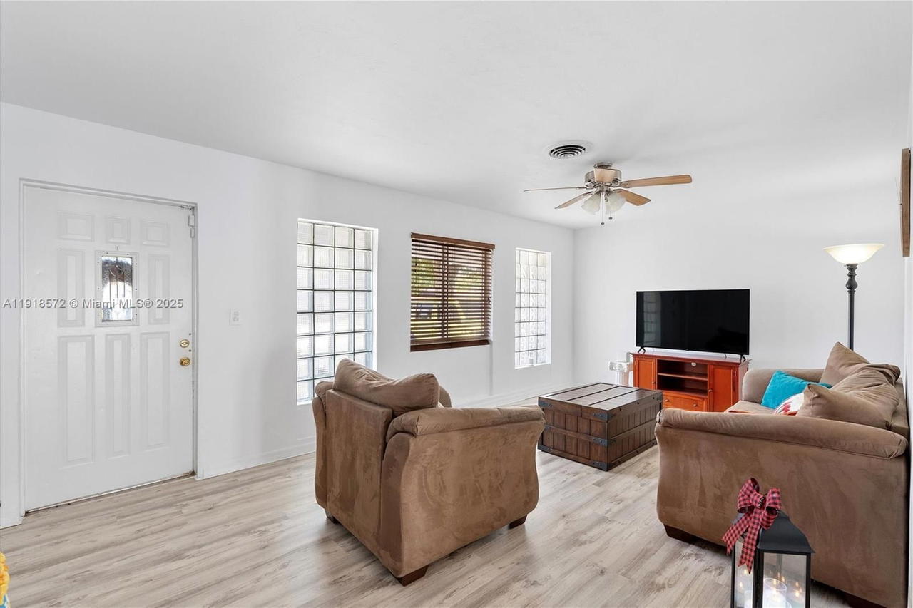 Real estate property located at 2012 11th Ave, Broward, Hillmont-middle River Vis, Fort Lauderdale, FL