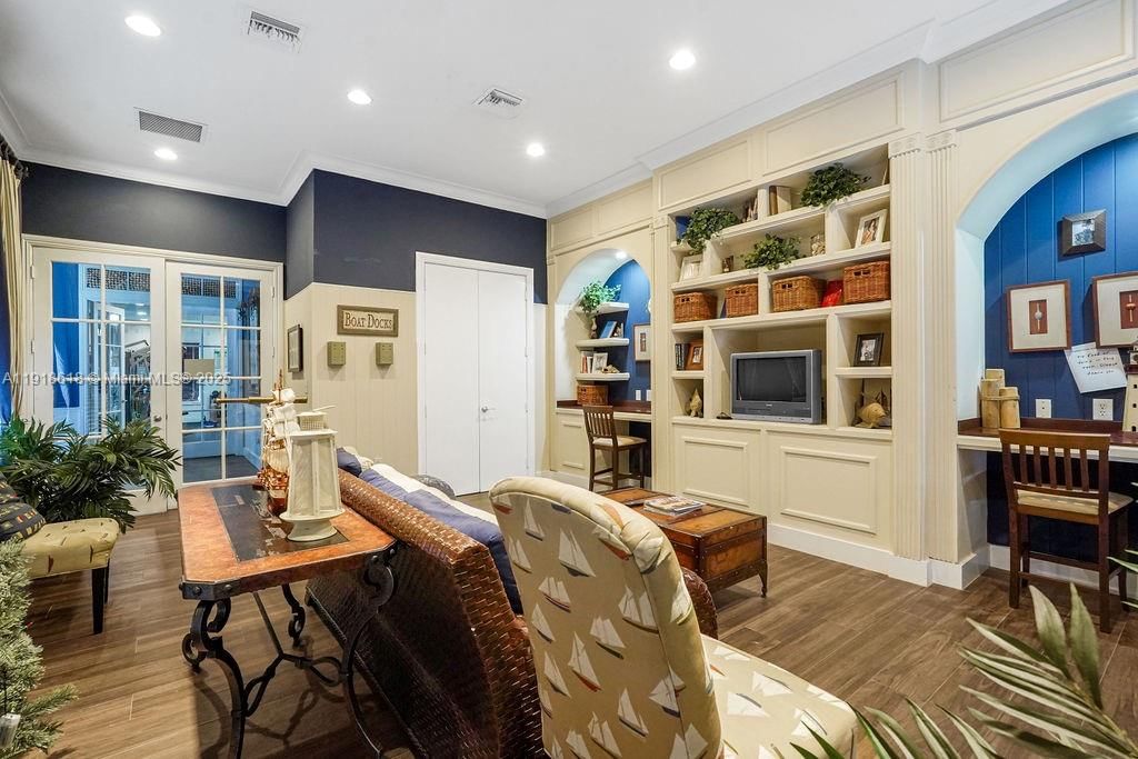 Real estate property located at 6801 44th St #101, Miami-dade, Gables Court Condo, Miami, FL