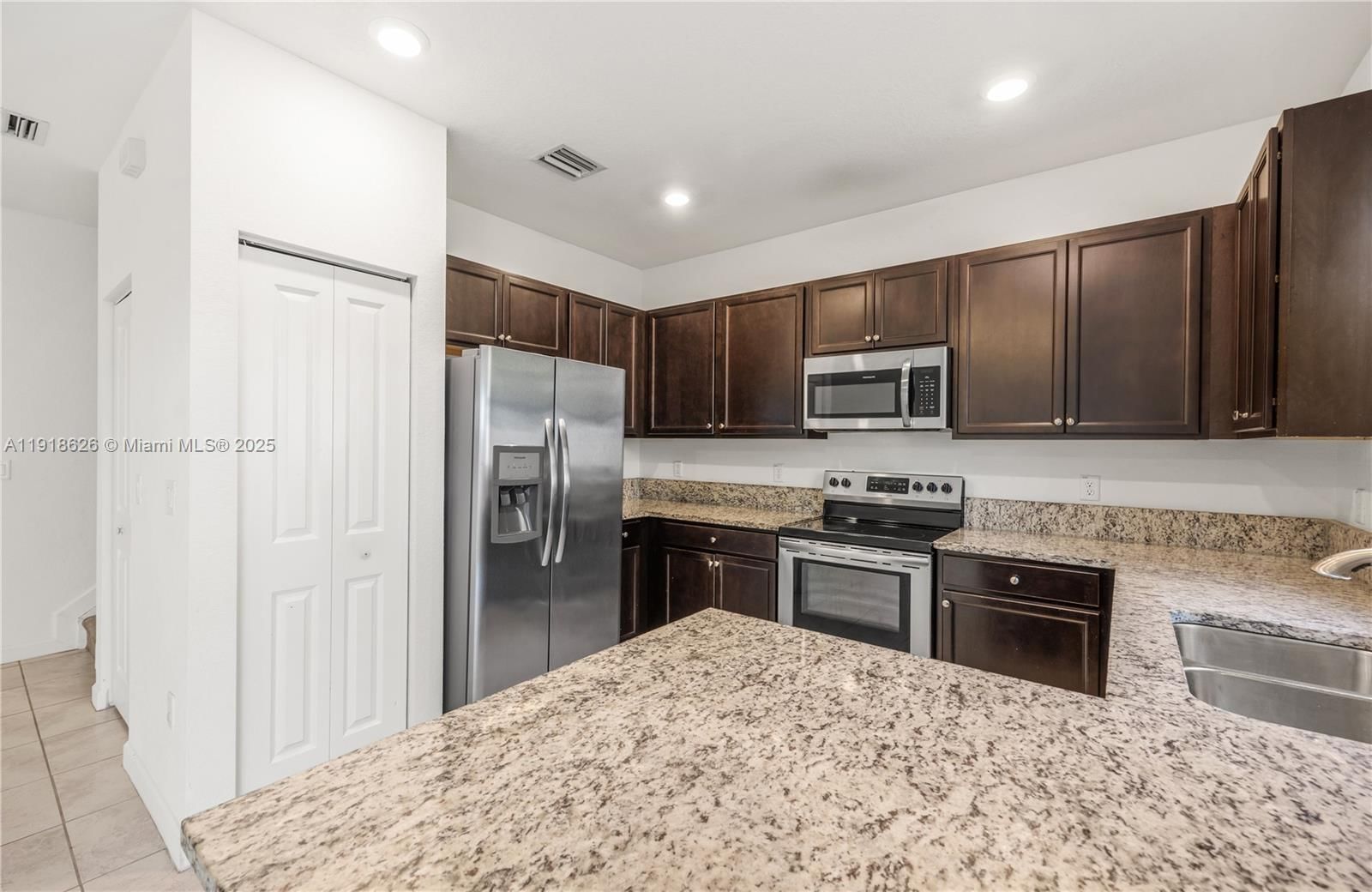 Real estate property located at 20661 2nd Ct, Miami-dade, Via Ventura Neighborhood, Miami, FL