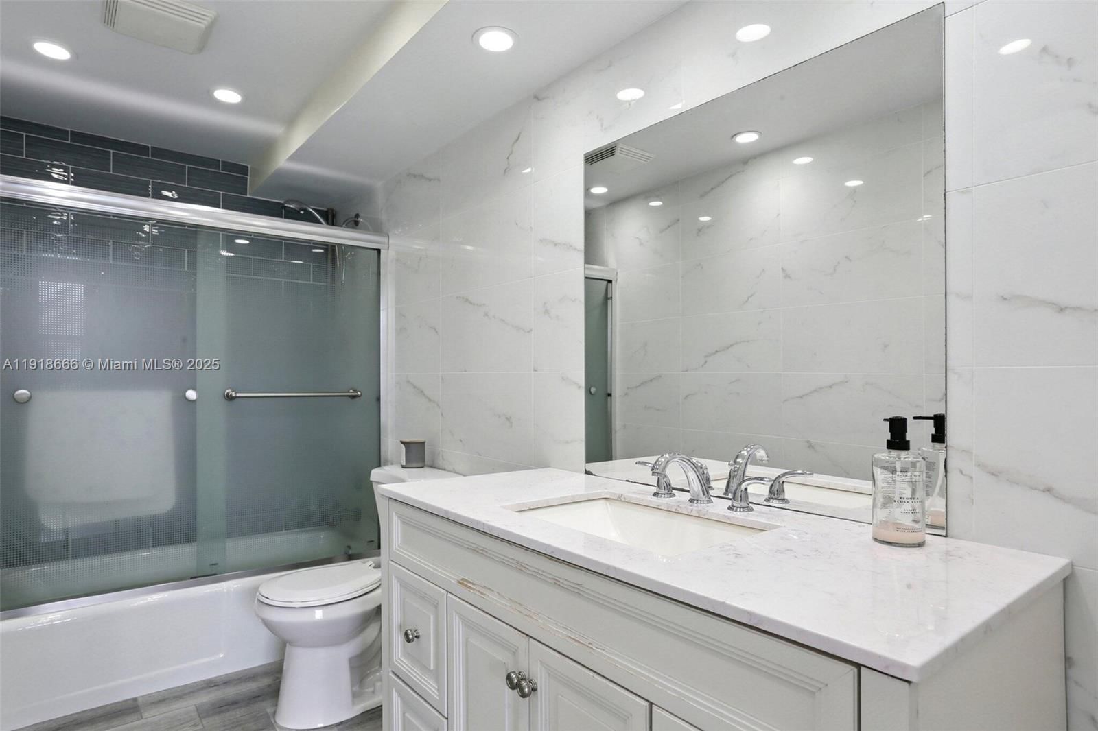 Real estate property located at 427 Golden Isles Dr #11F, Broward, Golden Horn South Condo, Hallandale Beach, FL