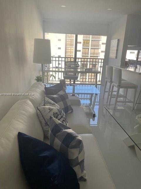 Real estate property located at 16909 Bay Rd #805, Miami-dade, Plaza Of Americas Condo P, Sunny Isles Beach, FL
