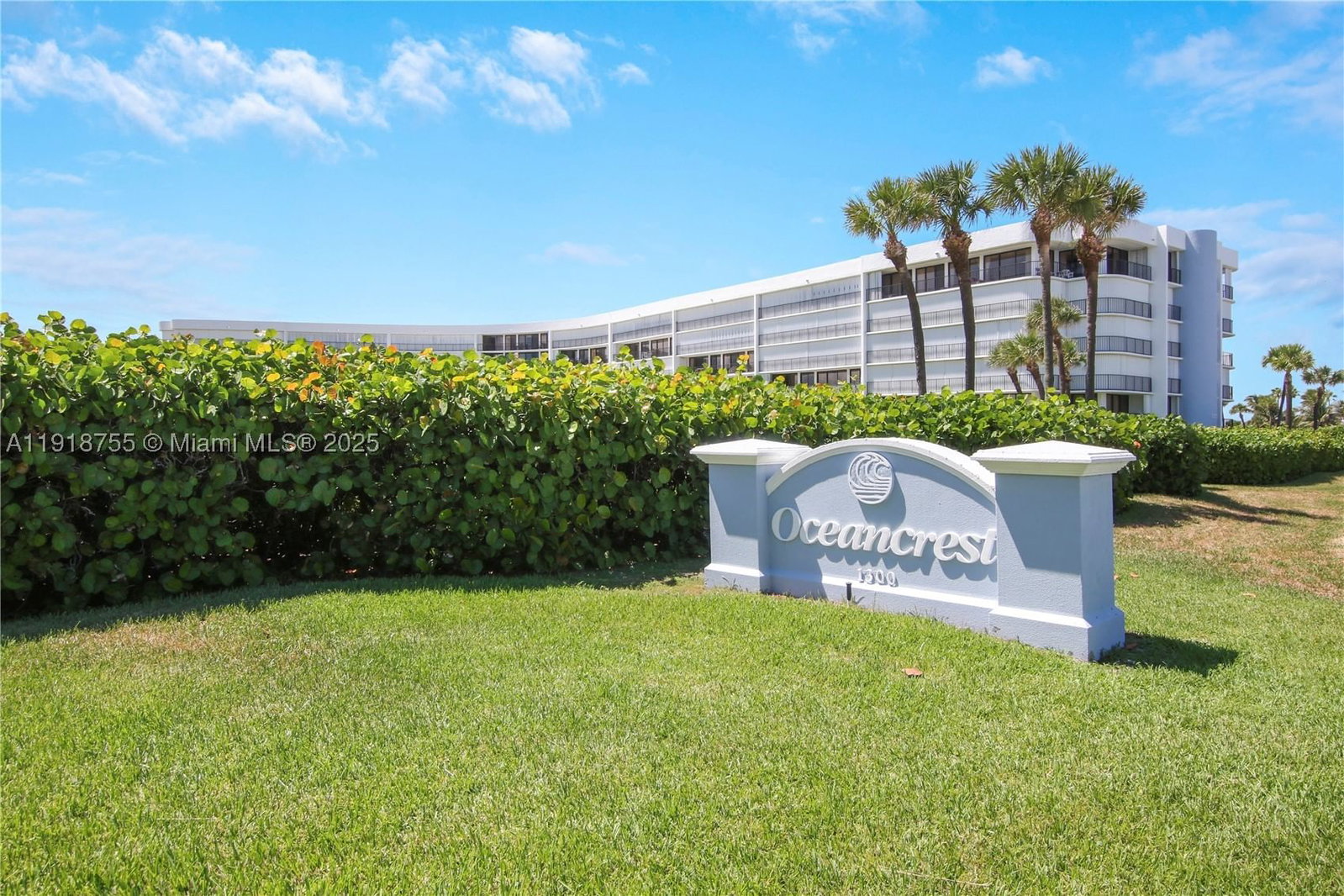 Real estate property located at 1300 Highway A1a #227, Palm Beach, Oceancrest Condo Apts, Jupiter, FL