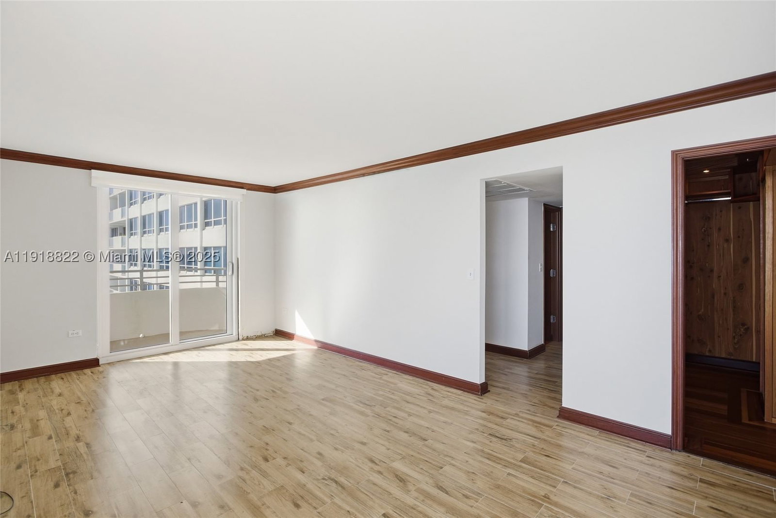 Real estate property located at 5555 Collins Ave #12N, Miami-dade, Oceanside Plaza Condo, Miami Beach, FL