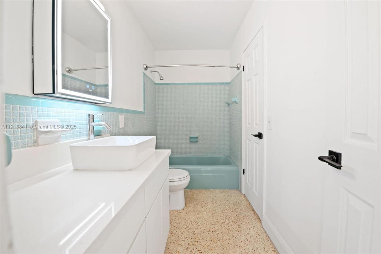 Real estate property located at 700 Rio Vista Dr, Miami-dade, Roeblings The, Miami Springs, FL
