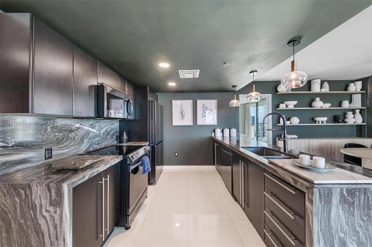 Real estate property located at 665 25th St #1805, Miami-dade, Onyx On The Bay Condo, Miami, FL