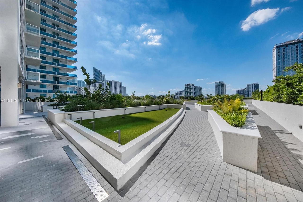 Real estate property located at 665 25th St #1805, Miami-dade, Onyx On The Bay Condo, Miami, FL