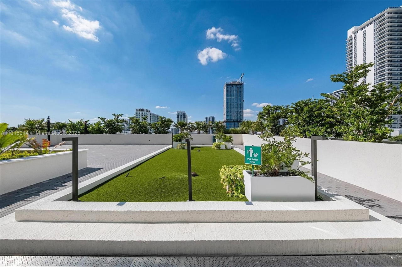 Real estate property located at 665 25th St #1805, Miami-dade, Onyx On The Bay Condo, Miami, FL