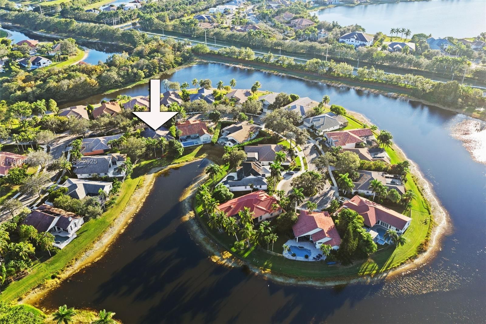 Real estate property located at 3058 Lakewood Dr, Broward, Lakewood In Weston Hills, Weston, FL